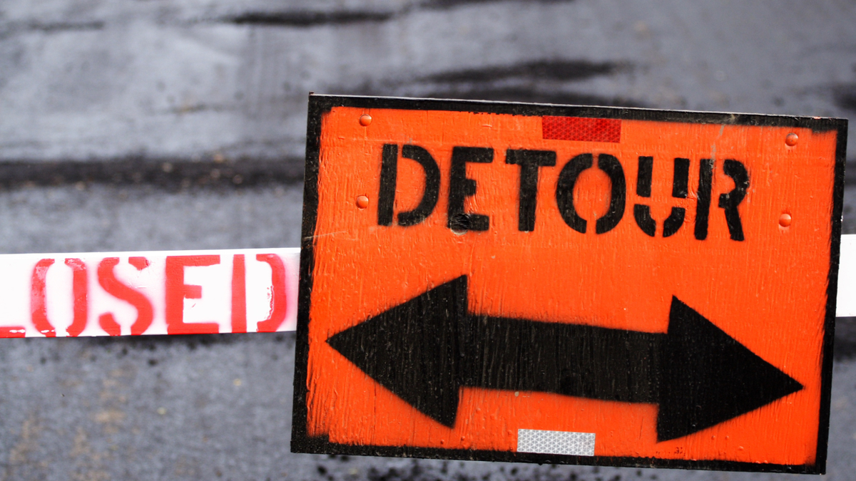 detour road sign